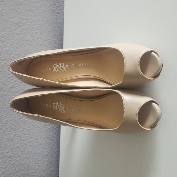 Rock & Republic Heels - Tan - Picture 2 of 5